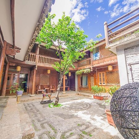 Lijiang Half Moon Bay Inn Екстериор снимка