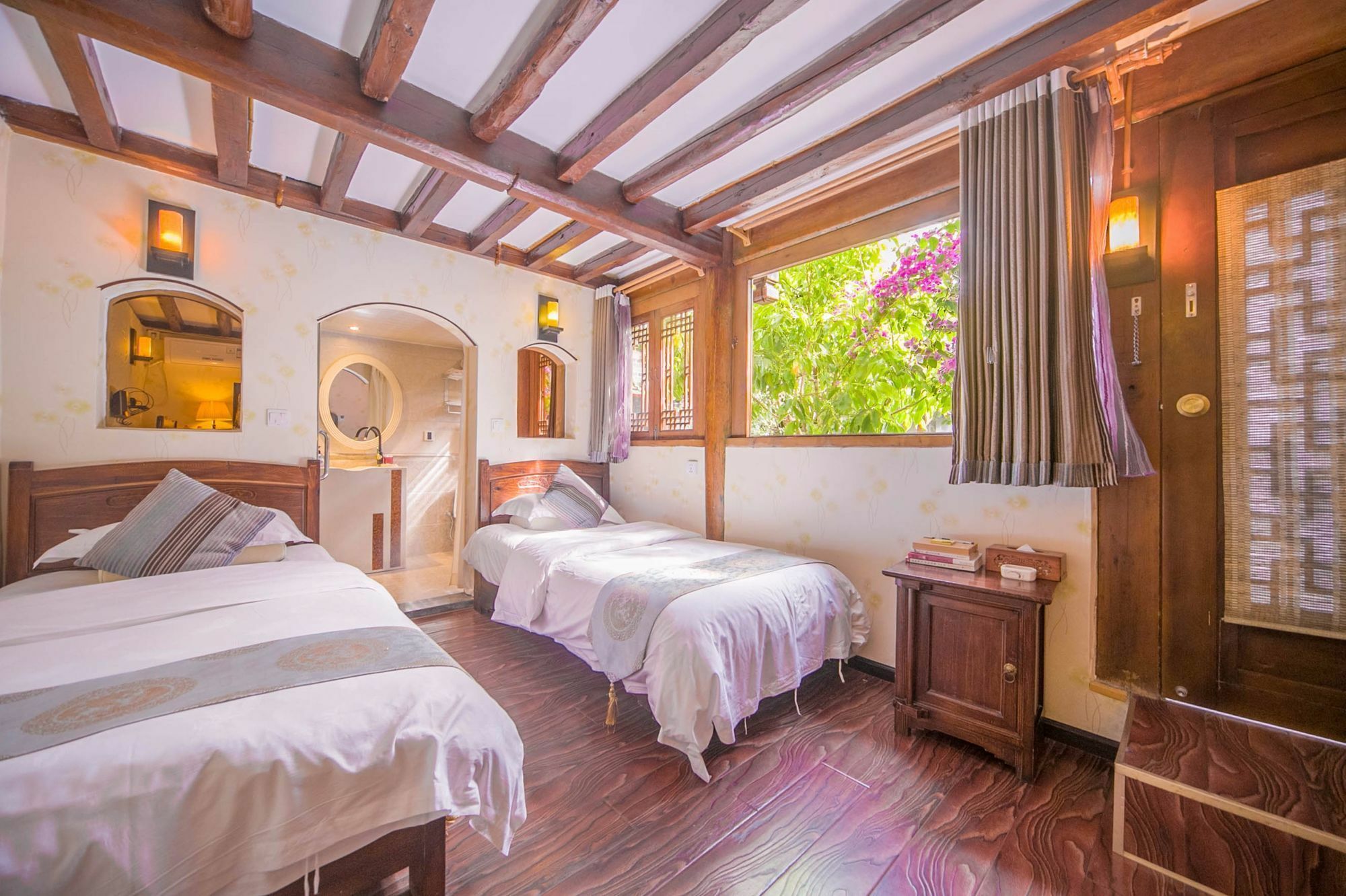 Lijiang Half Moon Bay Inn Екстериор снимка