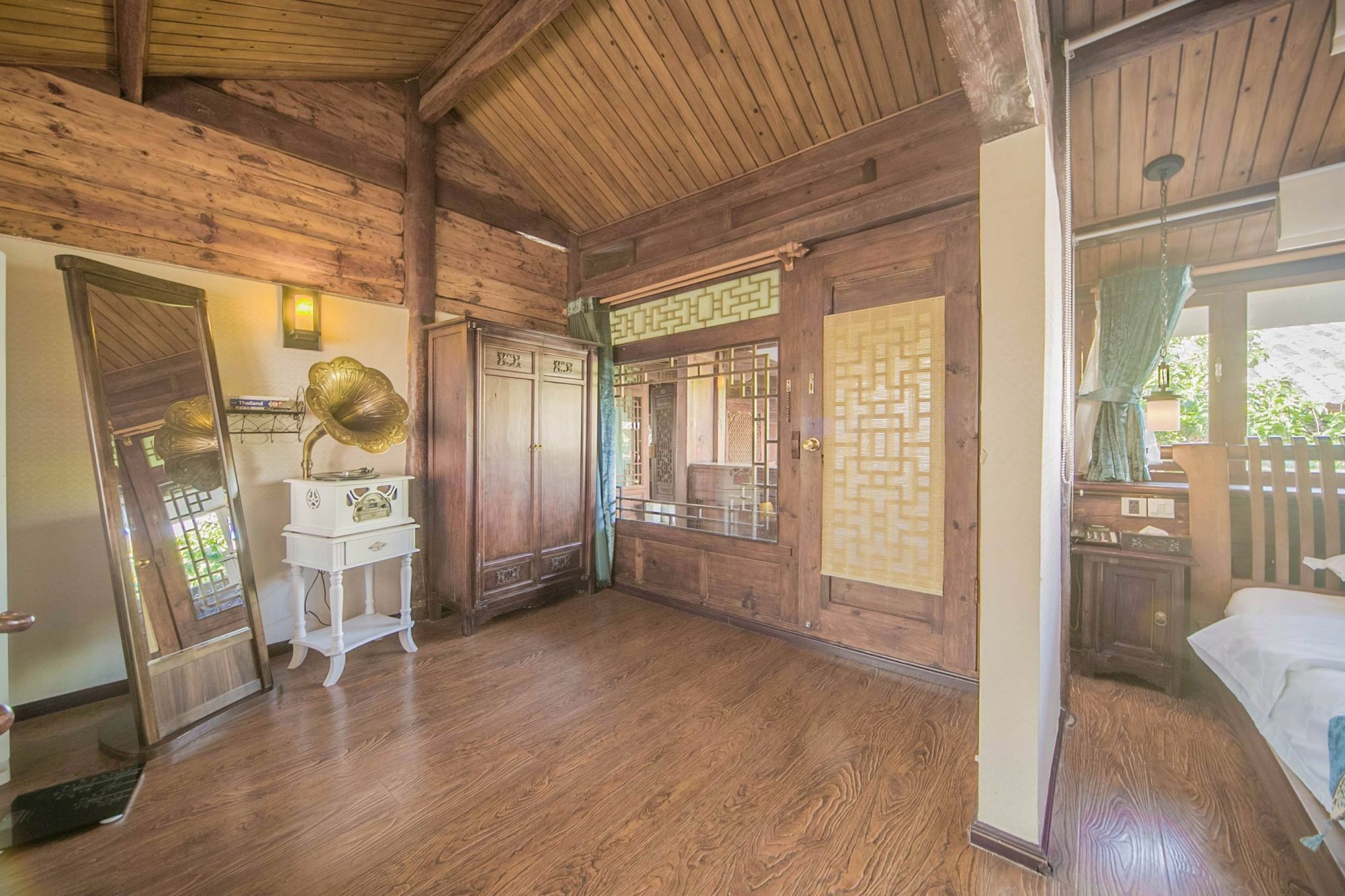 Lijiang Half Moon Bay Inn Екстериор снимка
