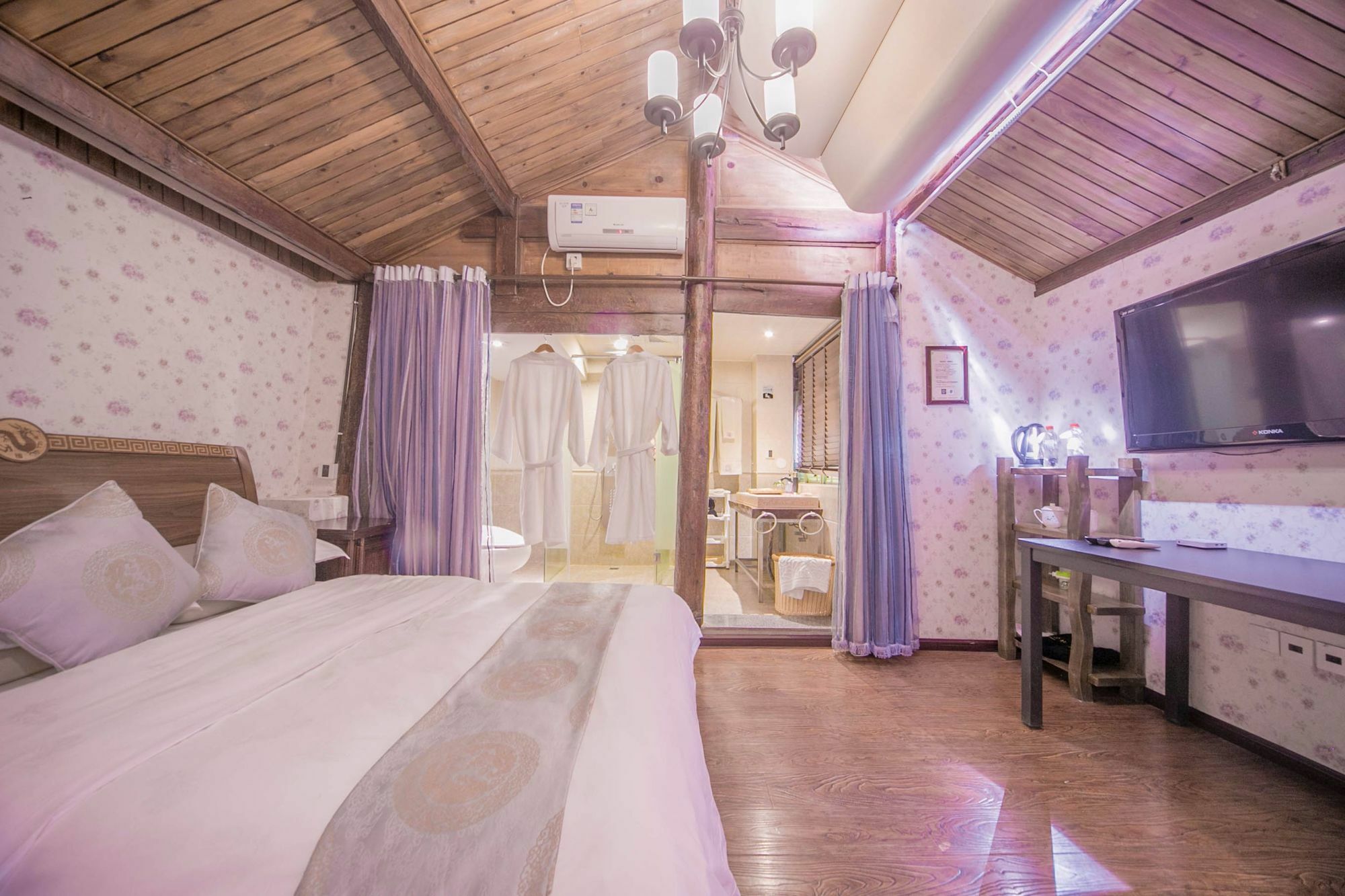 Lijiang Half Moon Bay Inn Екстериор снимка