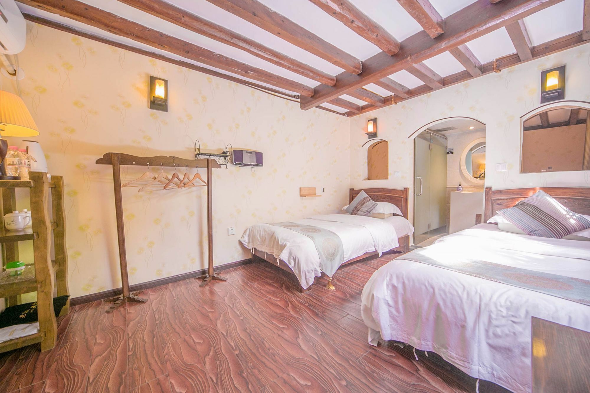 Lijiang Half Moon Bay Inn Екстериор снимка