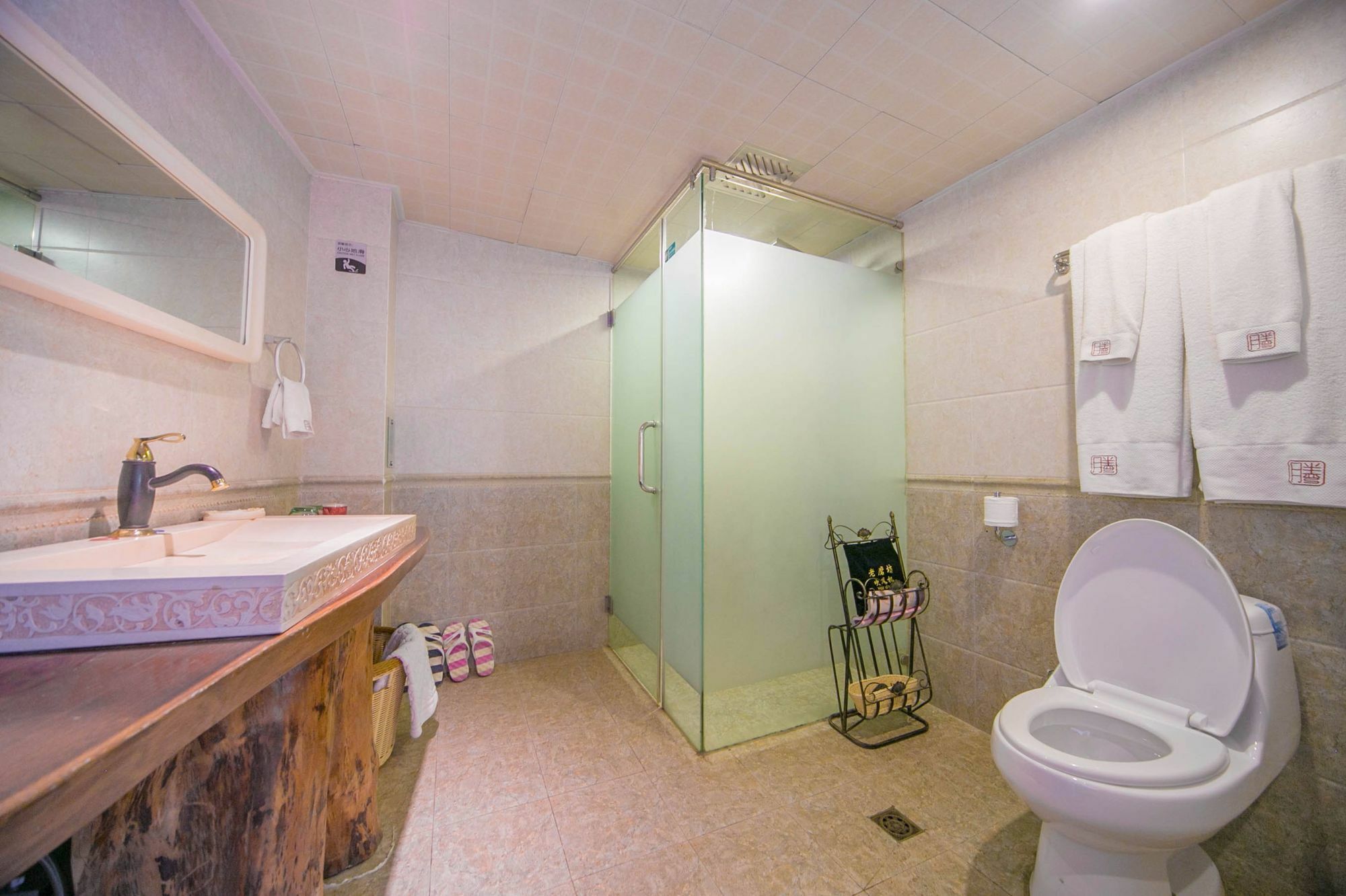 Lijiang Half Moon Bay Inn Екстериор снимка