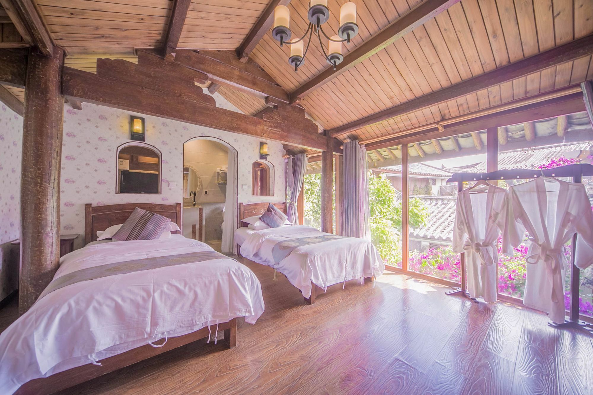 Lijiang Half Moon Bay Inn Екстериор снимка