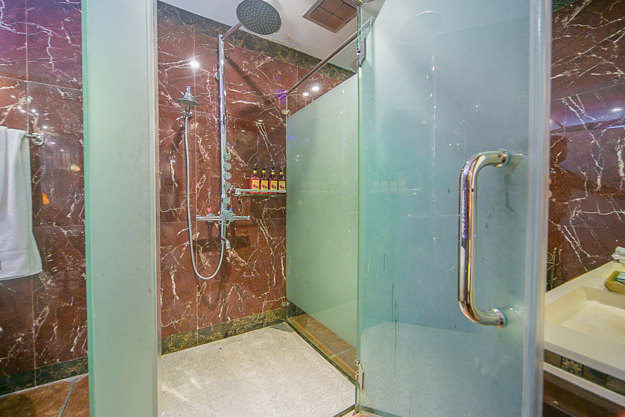 Lijiang Half Moon Bay Inn Екстериор снимка
